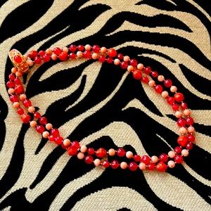 Joan rivers necklace with grabber- opens to shorten necklace or add more strands